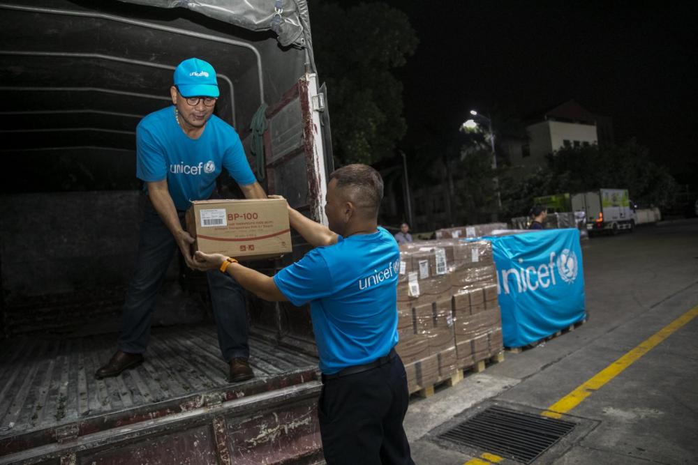 UNICEF vận chuyển bằng đường hàng không 10 tấn sản phẩm điều trị suy dinh dưỡng cho trẻ em Việt Nam